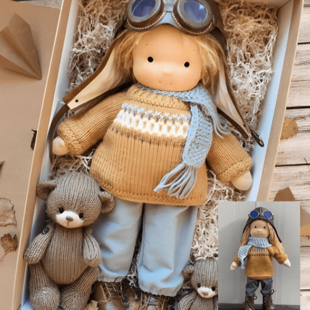 Handgefertigte Waldorf Stoffpuppe aus weichem Plüsch
