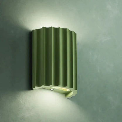 Moderne LED-Wandleuchte in gerippter Zylinderform für Innenräume