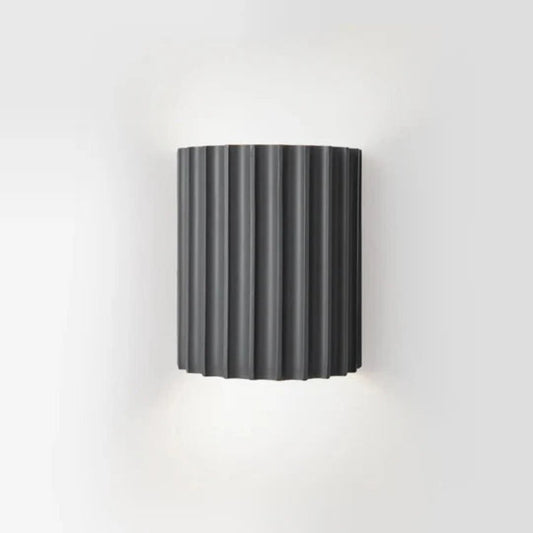 Moderne LED-Wandleuchte in gerippter Zylinderform für Innenräume