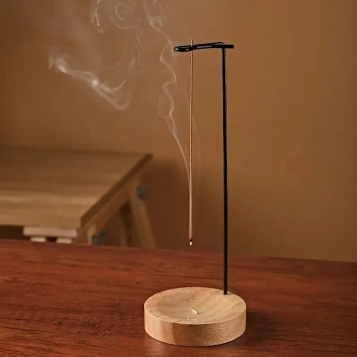 Räucherstäbchenhalter aus Holz mit Metallhalter in Gesamtansicht