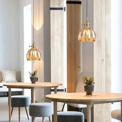 LED Pendelleuchte mit blütenförmigem Glasschirm