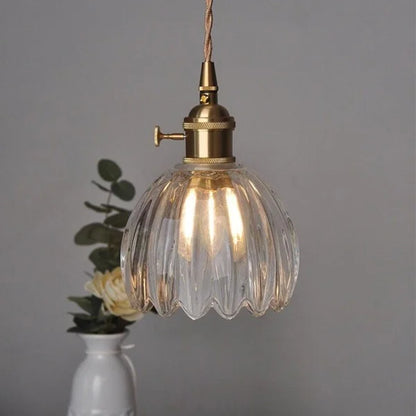 LED Pendelleuchte mit blütenförmigem Glasschirm