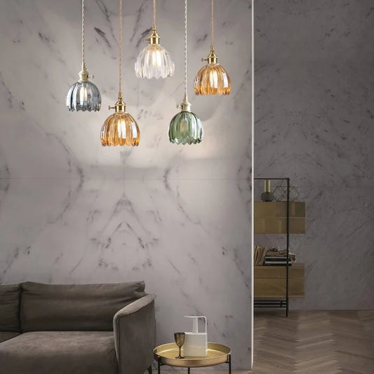 LED Pendelleuchte mit blütenförmigem Glasschirm