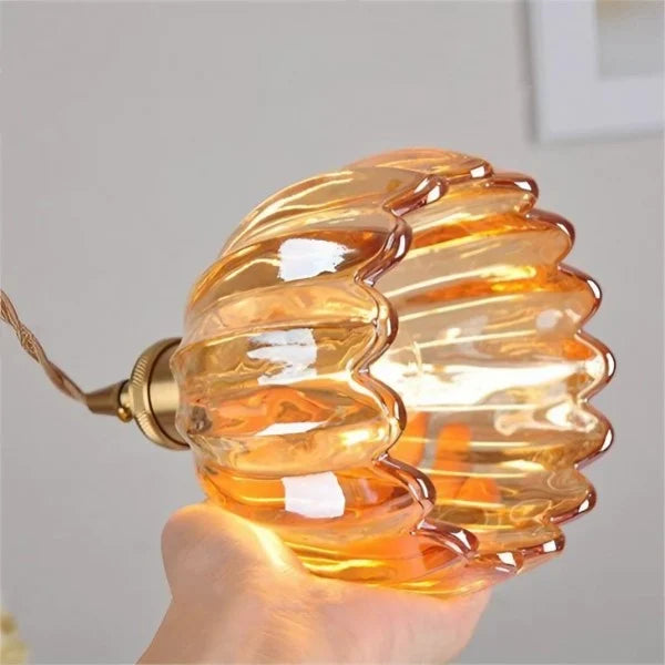 LED Pendelleuchte mit blütenförmigem Glasschirm