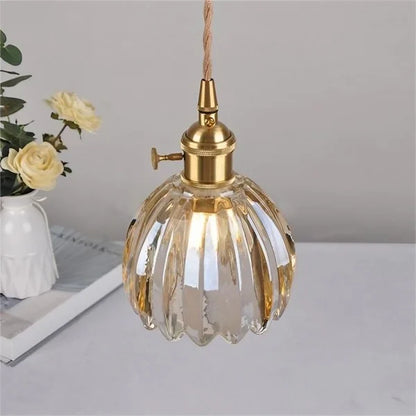LED Pendelleuchte mit blütenförmigem Glasschirm