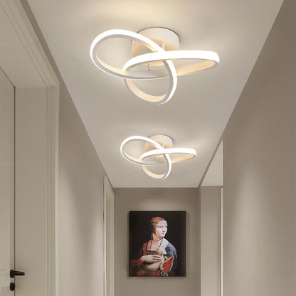 Moderne LED Deckenleuchte mit drei Ringen im skulpturalen Design