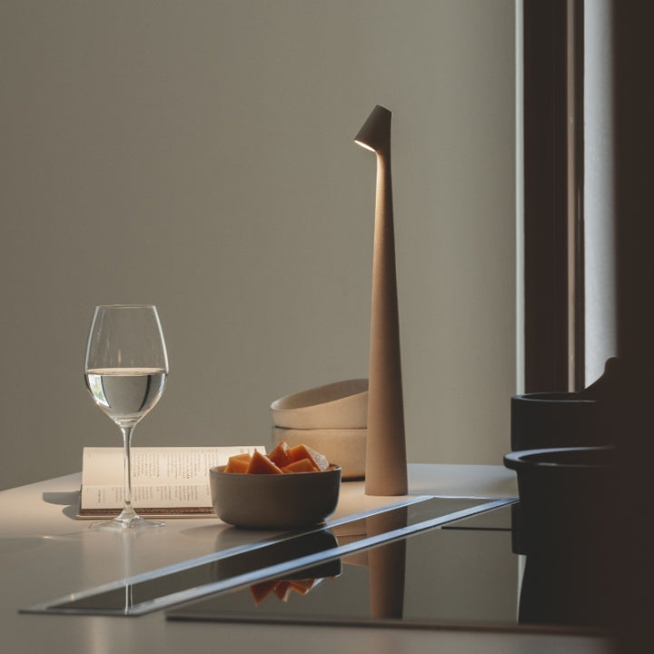 Kabellose LED Tischleuchte Kalem mit Dimmer – Modernes Aluminium Design