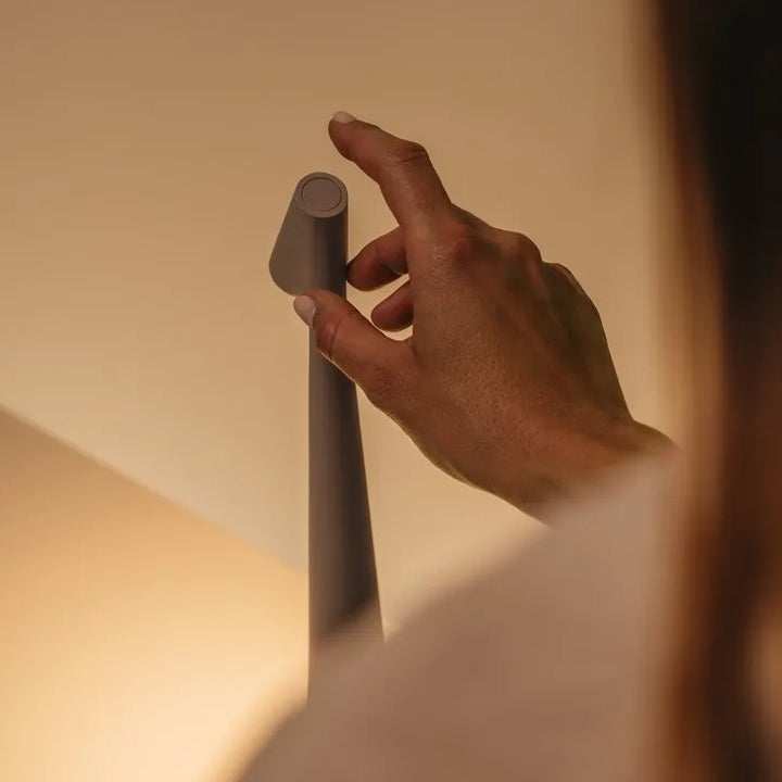 Kabellose LED Tischleuchte Kalem mit Dimmer – Modernes Aluminium Design