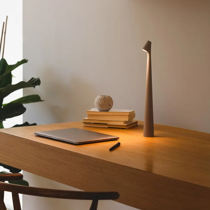 Kabellose LED Tischleuchte Kalem mit Dimmer – Modernes Aluminium Design