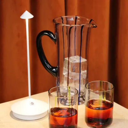 Moderne LED-Tischlampe – Kabellos, Wiederaufladbar & Wasserfest für Innen & Außen