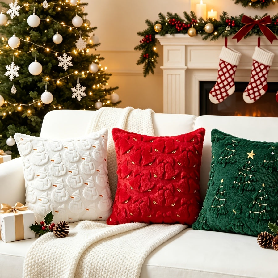 Zwei dekorative Weihnachtskissen mit Strickmotiven im Wohnbereich