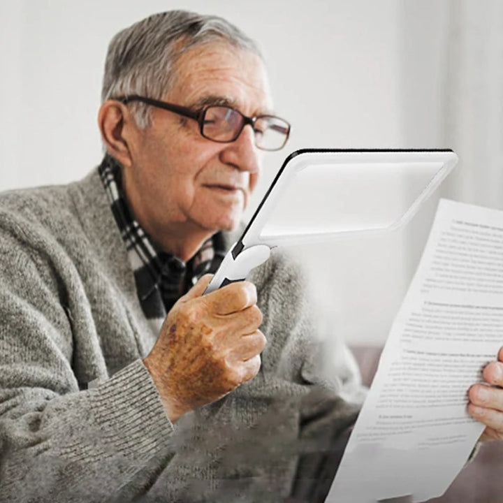 Handliches Vollseiten-Lupenglas für präzises Lesen und Arbeiten