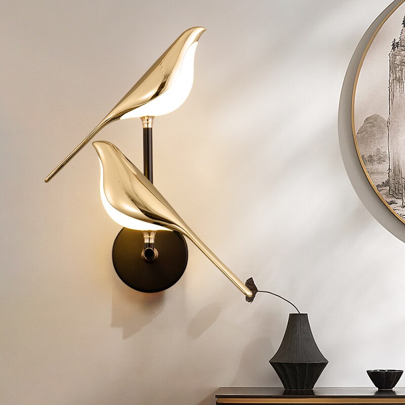 Verspielte moderne LED-Wandleuchte mit Vogelmotiv für Wohnzimmer