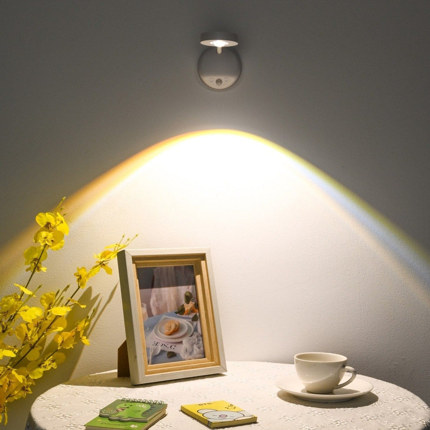 Helle moderne Wandleuchte mit Touchfunktion für Wohn- und Schlafzimmer