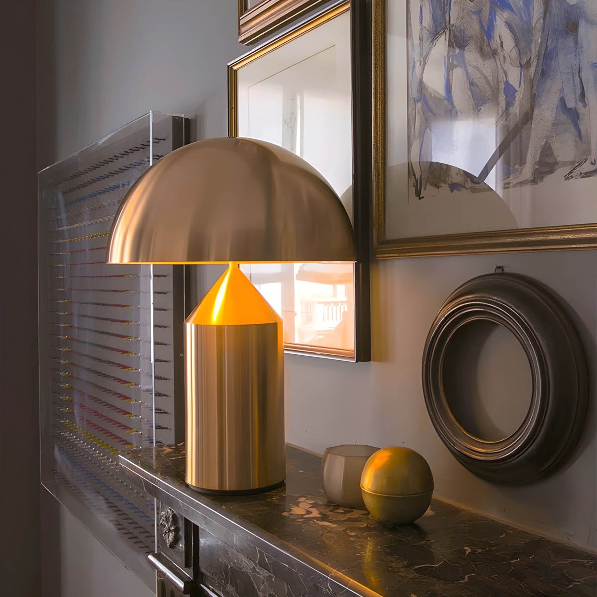 Vintage Tischlampe mit warmem Licht für stilvolle Wohnräume
