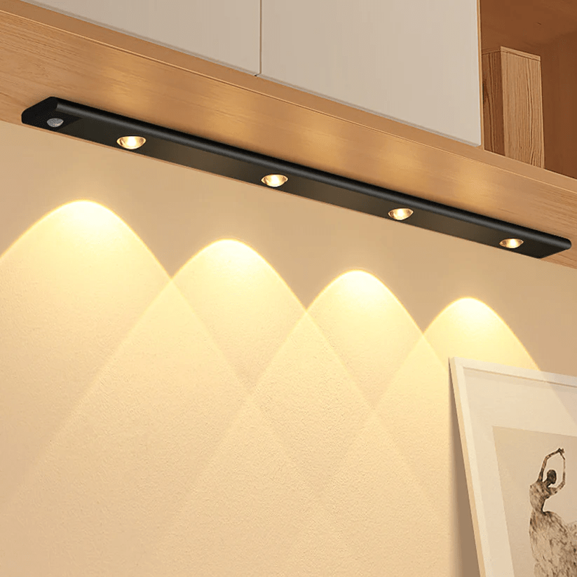 Bewegungsgesteuerte LED-Lichtleiste mit Klebemontage für Flur und Schrank
