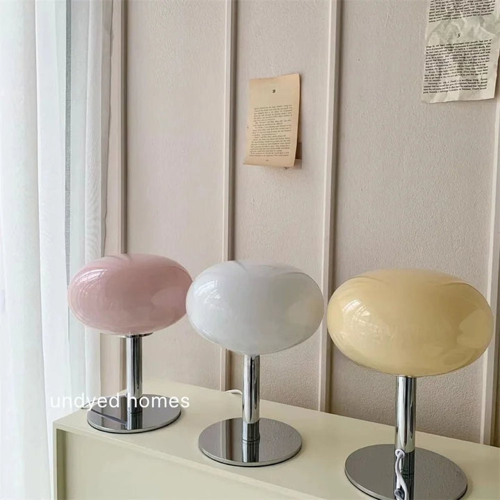 Verspielte Tischlampe im Macaron-Design mit warmem Licht für stilvolle Räume