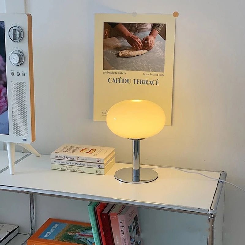 Verspielte Tischlampe im Macaron-Design mit warmem Licht für stilvolle Räume