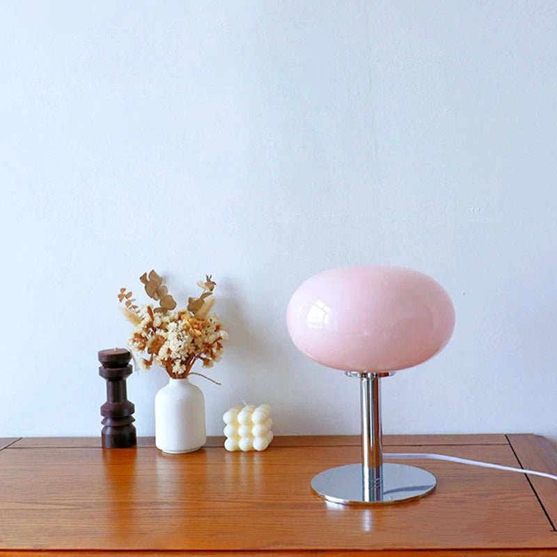 Verspielte Tischlampe im Macaron-Design mit warmem Licht für stilvolle Räume