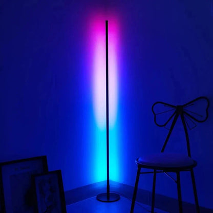 Mehrfarbige LED-Stehlampe mit App-Steuerung