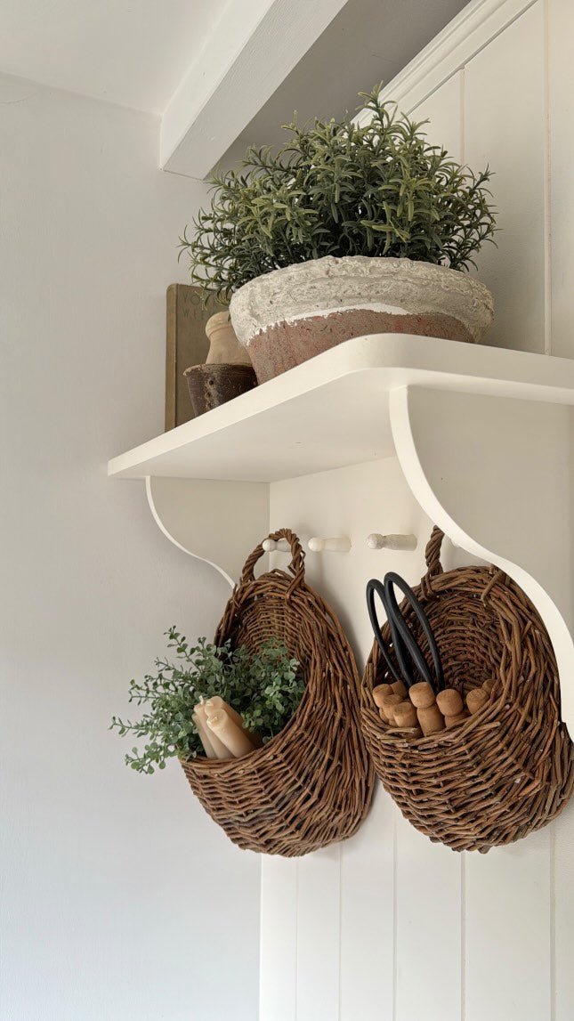 Runder Rattan-Wandkorb für Blumen und Pflanzen im Wohnbereich