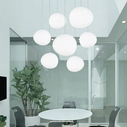 Moderne Pendelleuchte mit satiniertem Glas im minimalistischen Cluster-Design