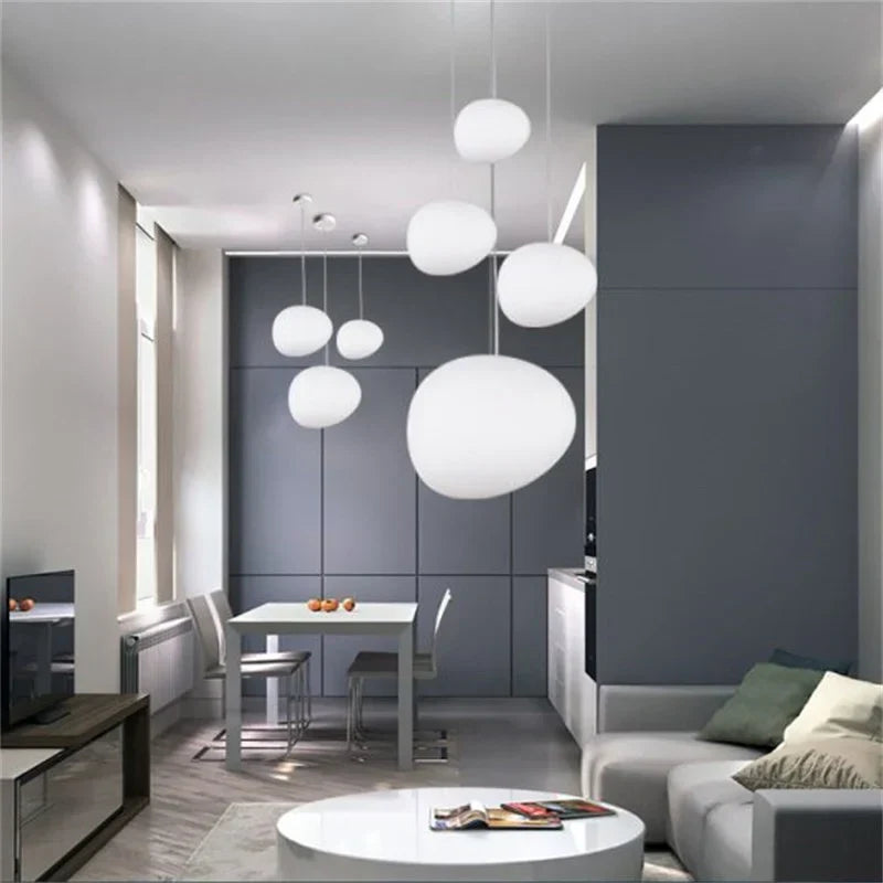 Moderne Pendelleuchte mit satiniertem Glas im minimalistischen Cluster-Design