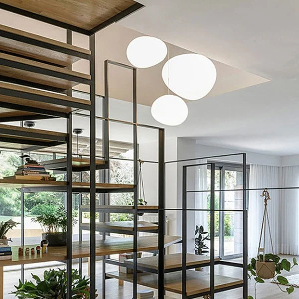 Moderne Pendelleuchte mit satiniertem Glas im minimalistischen Cluster-Design