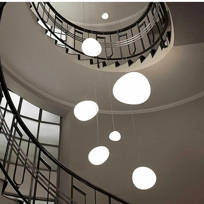 Moderne Pendelleuchte mit satiniertem Glas im minimalistischen Cluster-Design