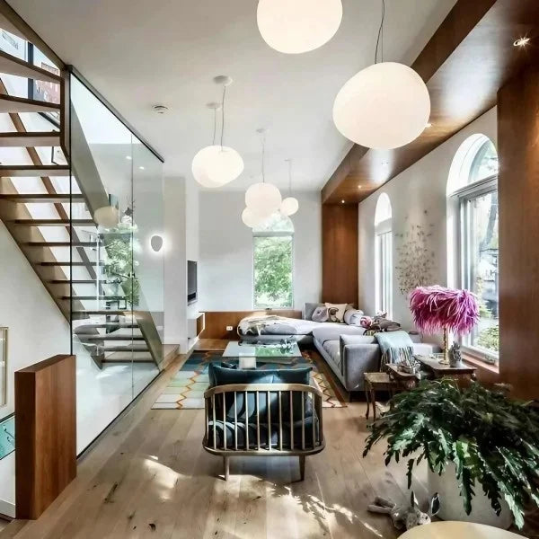 Moderne Pendelleuchte mit satiniertem Glas im minimalistischen Cluster-Design