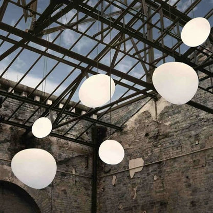 Moderne Pendelleuchte mit satiniertem Glas im minimalistischen Cluster-Design