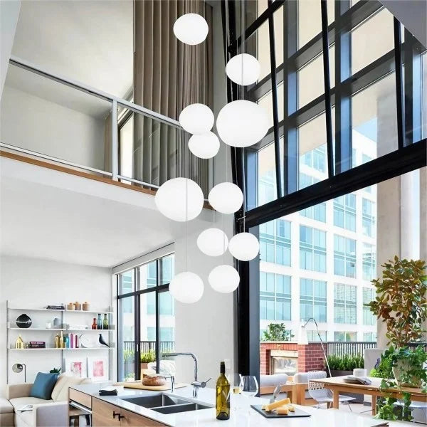 Moderne Pendelleuchte mit satiniertem Glas im minimalistischen Cluster-Design