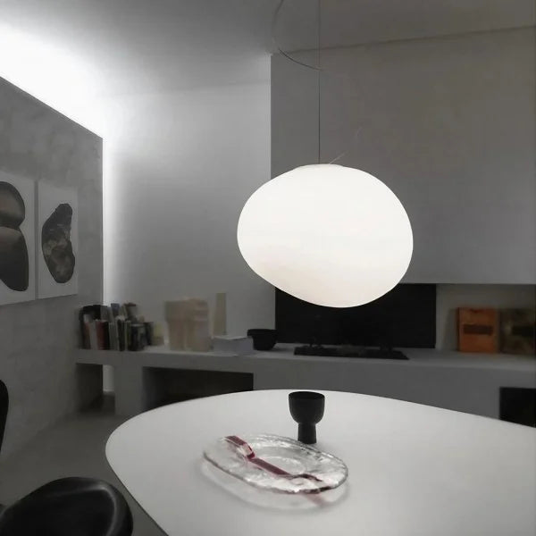 Moderne Pendelleuchte mit satiniertem Glas im minimalistischen Cluster-Design