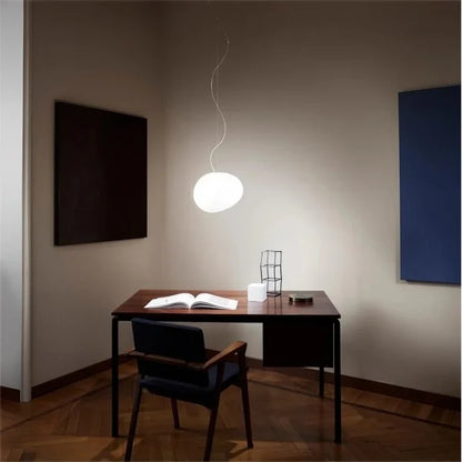 Moderne Pendelleuchte mit satiniertem Glas im minimalistischen Cluster-Design