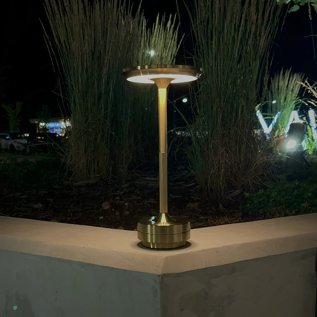 Kabellose dimmbare Designer Tischlampe in elegantem Design