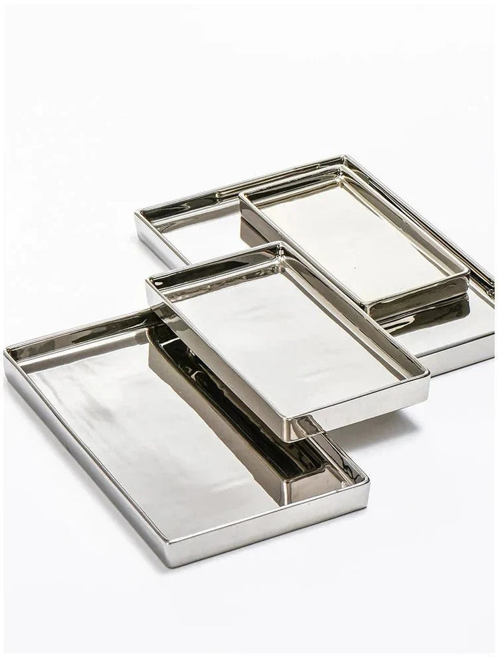 Minimalistisches silberfarbenes Dekotablett aus Keramik