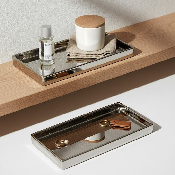 Keramik-Dekotablett in Silberfarben mit schlichtem, modernem Design