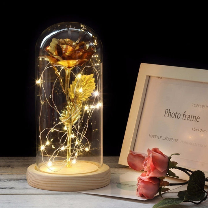Glasglocke mit Ewiger Rose und LED-Lichtern