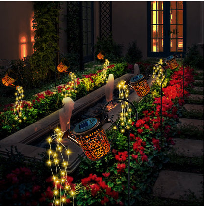 Solarbetriebene Gießkannenleuchte mit LED-Lichterkaskade für den Garten