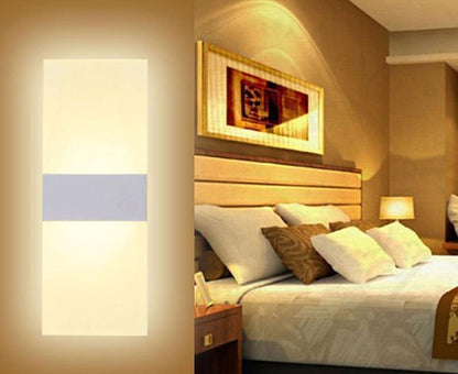 Moderne LED-Wandleuchte mit Lichtstreifen-Design für Flur und Wohnzimmer