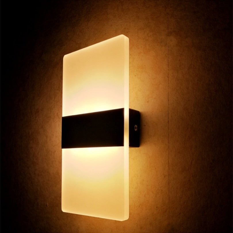Moderne LED-Wandleuchte mit Lichtstreifen-Design für Flur und Wohnzimmer