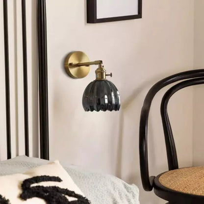 Retro Wandlampe mit Tulpen-Glaskopf – Stilvolle Beleuchtung für gemütliche Räume