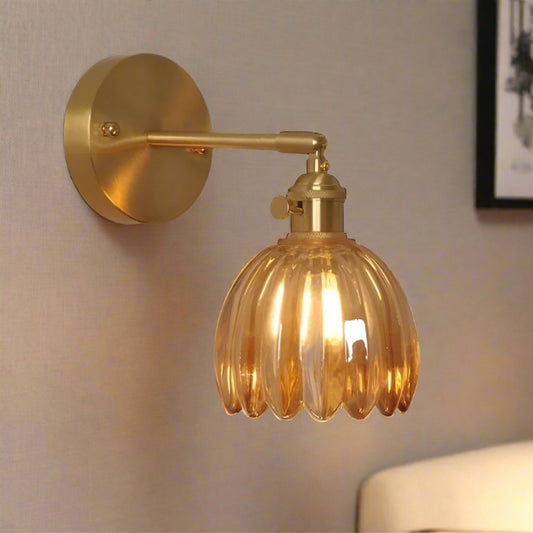 Retro Wandlampe mit Tulpen-Glaskopf – Stilvolle Beleuchtung für gemütliche Räume