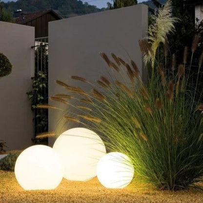 Solarbetriebene Kugelleuchte für Garten und Terrasse