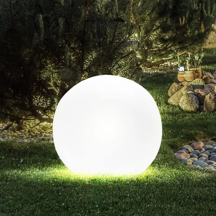 Solarbetriebene Kugelleuchte für Garten und Terrasse