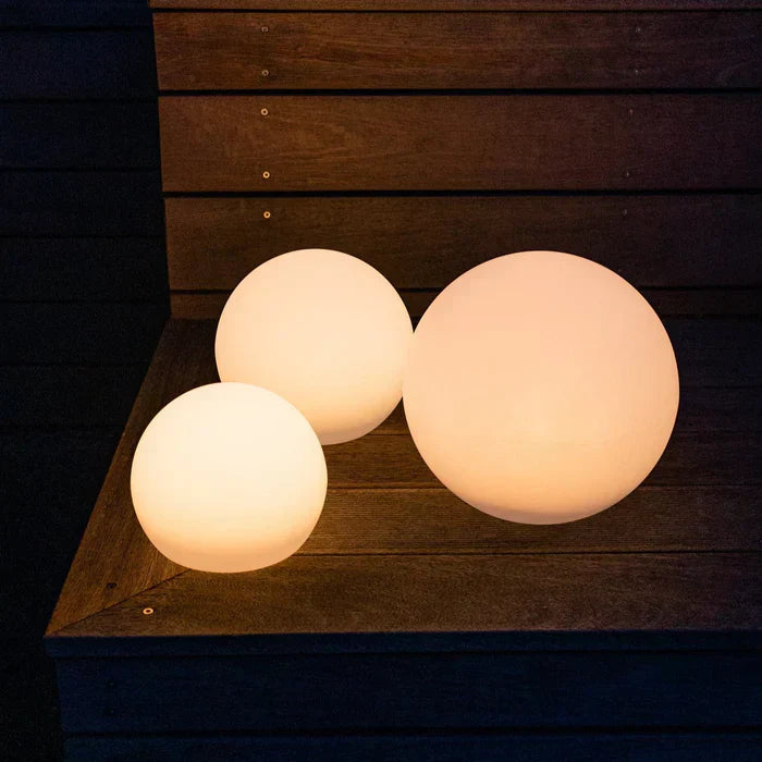 Solarbetriebene Kugelleuchte für Garten und Terrasse
