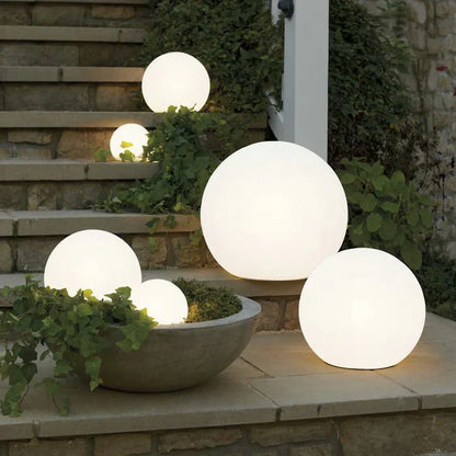 Solarbetriebene Kugelleuchte für Garten und Terrasse