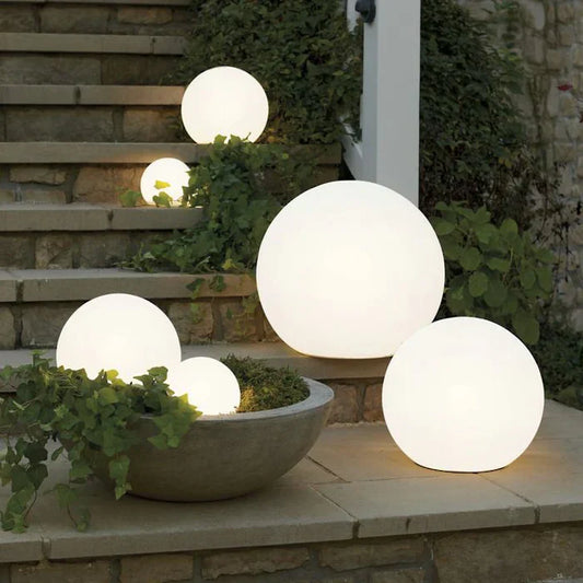 Solarbetriebene Kugelleuchte für Garten und Terrasse