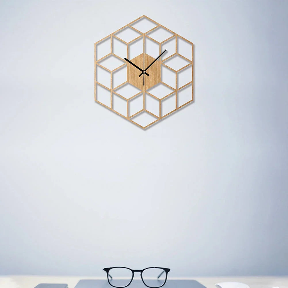 Bambus-Wanduhr im sechseckigen Design als stilvolle Wanddekoration