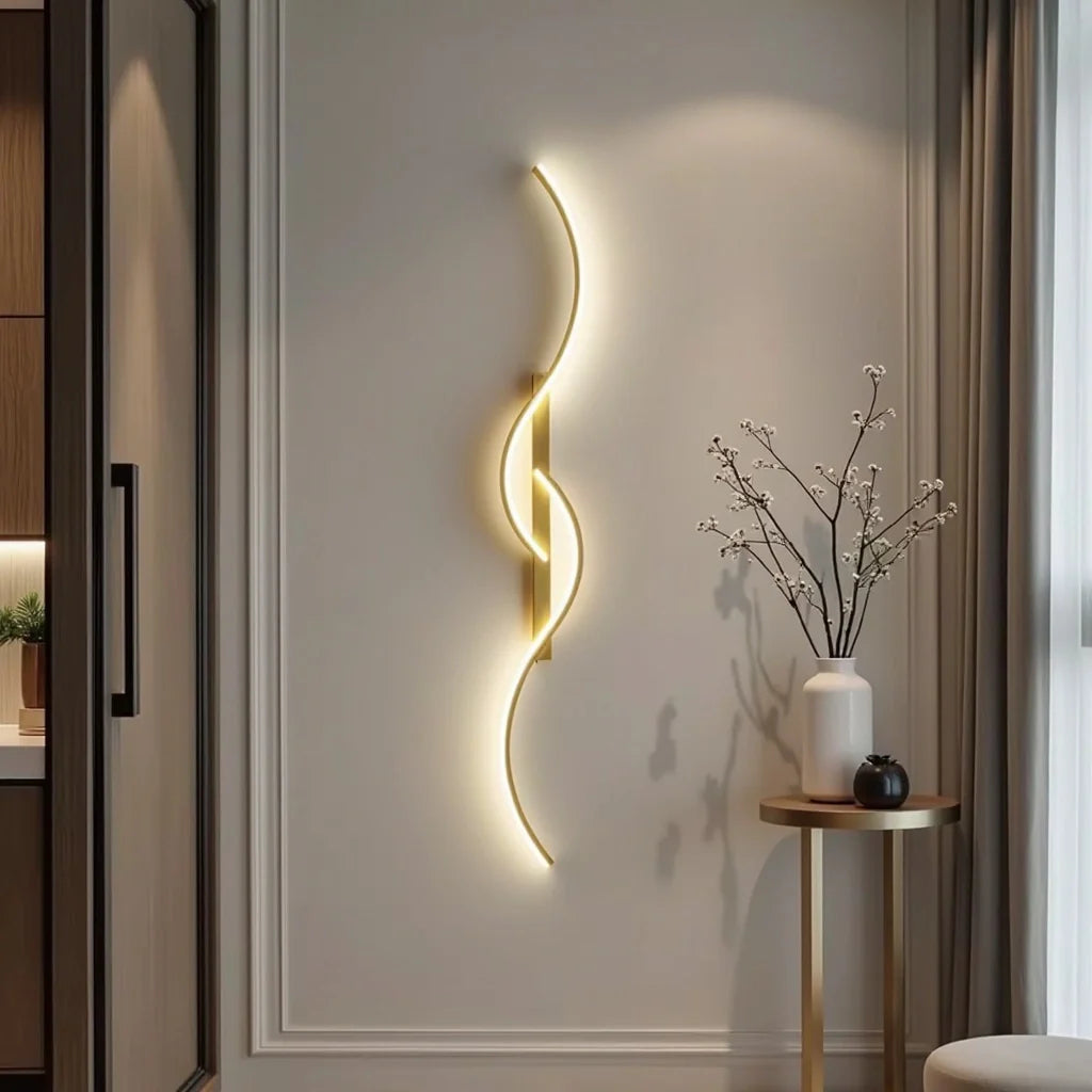 Moderne Wellen-LED Wandleuchte – dimmbar & stilvoll in Gold/Schwarz